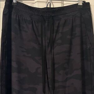 GAP Women's Black Camouflage Joggers